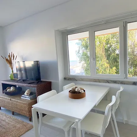 View & Location - 4 People Apartment Estoril